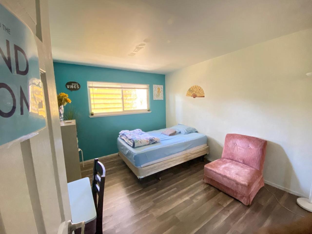 Whole Family - Rosemont Hostel Sacramento Exterior photo